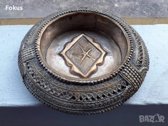 Голям стар тас, снимка 2 - Антикварни и старинни предмети - 53490451