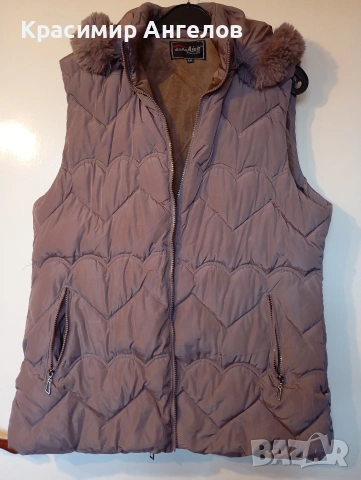 Дамски елек с пуларена подплата и качулка 