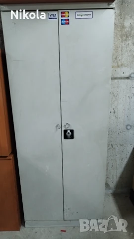 Метален Шкаф - рафтове 80/44/198 см за съхранение с халки за катинар