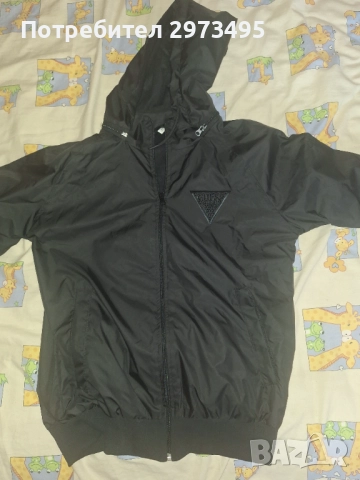 Продавам ветровка Guess