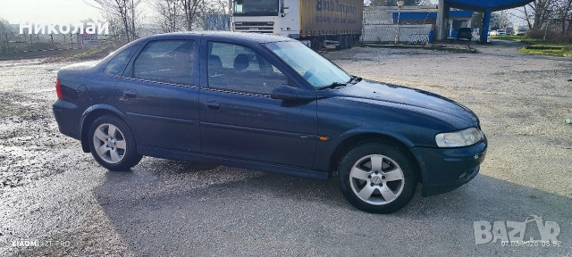 Лек автомобил Опел Вектра , снимка 3 - Автомобили и джипове - 53398957