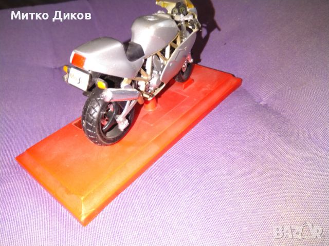 Умален макет на марков мотор Ducati  Supersport 900FE-на Maisto мащаб 1/12, снимка 7 - Велосипеди - 46809901