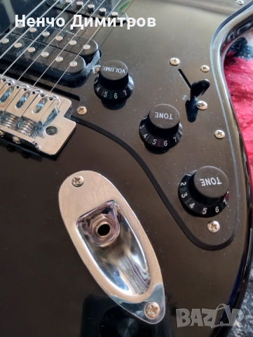 Електрическа китара SQUIER Sonic Stratocaster HSS Indonesia, снимка 2 - Китари - 53701374