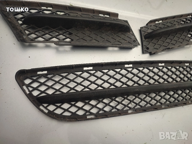 решетки в предна броня и халоген от БМВ Е90/91, снимка 2 - Части - 51586911
