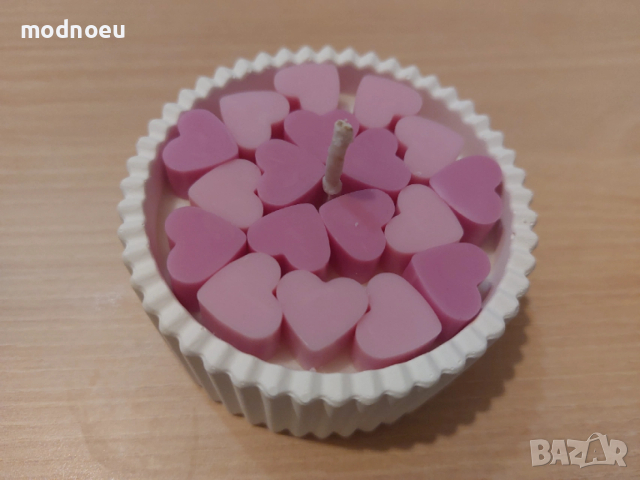 Свещ розови сърца в кашпа