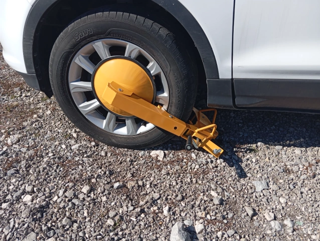 СКОБА ЗА ЗАКЛЮЧВАНЕ НА КОЛЕЛО НА РЕМАРКЕ ПРОТИВ КРАЖБА, снимка 4 - Ремаркета - 53782555