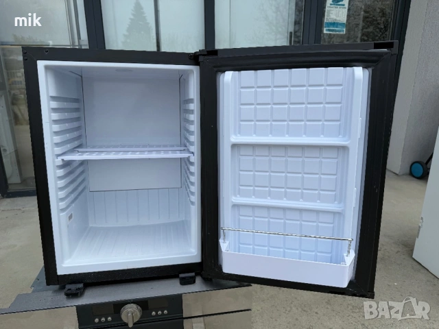 Малък черен хладилник - Мини бар, снимка 6 - Хладилници - 54213058