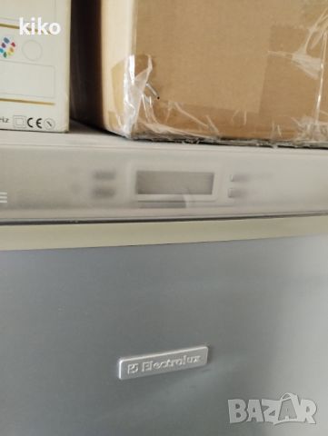 Комбиниран хладилник с фризер Electrolux, снимка 2 - Хладилници - 45303123