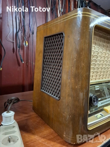 Продава се дървено радио  Saba  . , снимка 4 - Антикварни и старинни предмети - 54033899