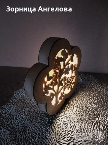 Декоративна LED лампа с пеперуди (дървена) Производител: Matrix Handels GmbH Германия, снимка 2 - Декорация за дома - 53903341