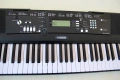 Yamaha – Синтезатор с 5 октави, динамична светеща клавиатура и подарък, снимка 7