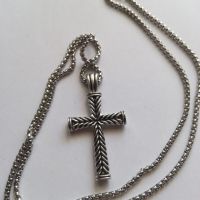 Колие с кръст , снимка 1 - Колиета, медальони, синджири - 45535829