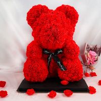 Мече изработено от рози с панделка, 38см, цвят: червен / Мечето е изумително творение от меки рози и, снимка 2 - Романтични подаръци - 45813042
