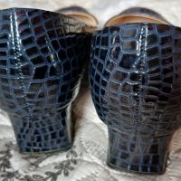 Сини, лачени обувки, кроко ефект, с нисък ток, снимка 3 - Дамски обувки на ток - 45156056