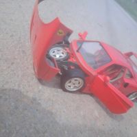 Ferrari F40 1987г. Burago 1:18  колекционерски модел, снимка 11 - Колекции - 45080342