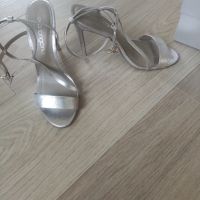 Златни обувки Eva Longoria, 38 номер, естествена кожа , снимка 1 - Дамски обувки на ток - 45824964