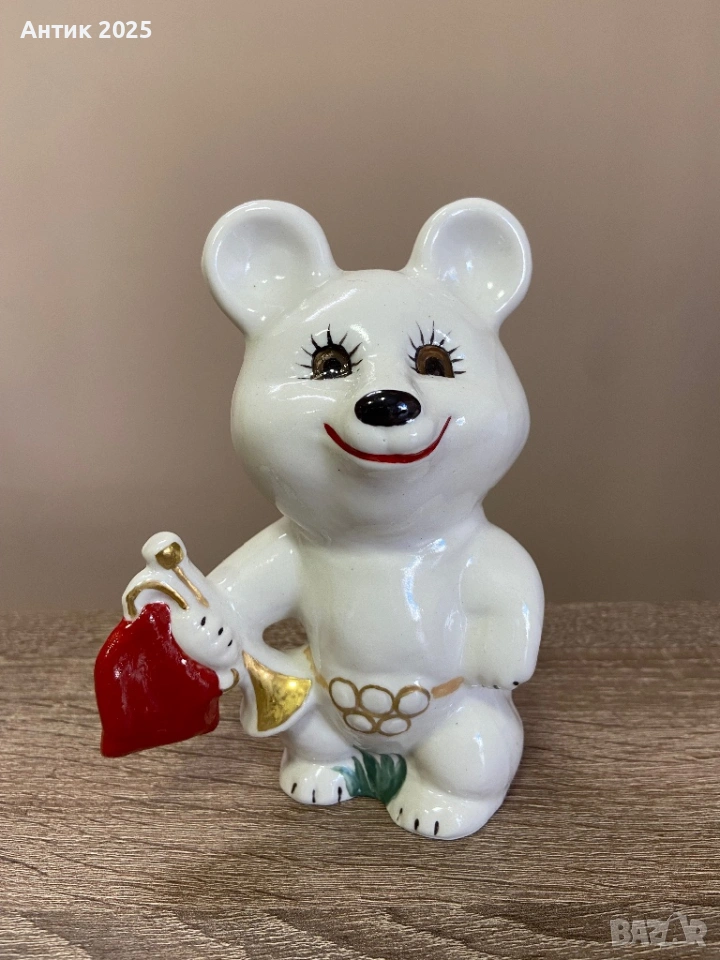 Порцеланова статуетка „Олимпийското мече с пионерски рог и флагче“ — Коростен, винтидж, снимка 1