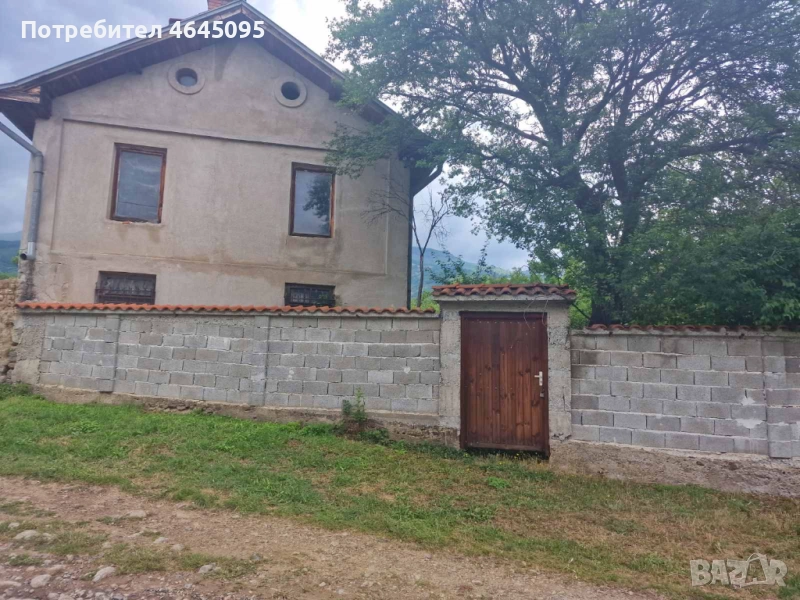 Двуетажна къща с двор и гледка към Балкана – село Тъжа, снимка 1