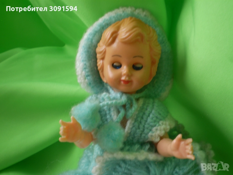 Винтидж кукла целулит подв        Кукла с движещ  ръце и крака мигащи сини очи произведена в Италия , снимка 1