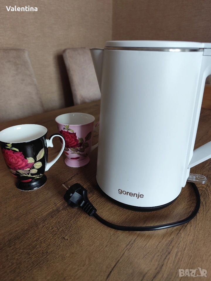 Електрическа кана за вода и порцеланови чаши , снимка 1