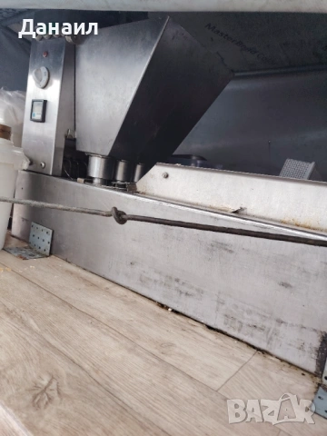 Машина за казанлъшки понички , снимка 2 - Друго търговско оборудване - 53610965