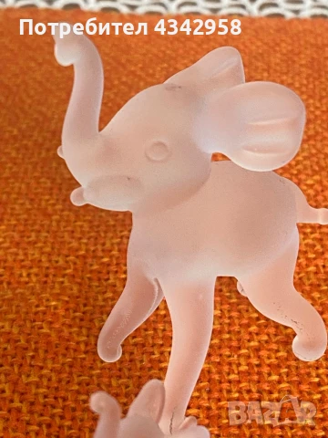 vintage satin glass miniature elephant .Vigo Canada, снимка 3 - Антикварни и старинни предмети - 50977442