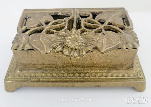 Месингова кутия за пощенски марки в стил Art Nouveau., снимка 1 - Филателия - 48302238