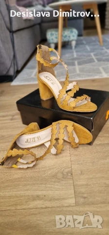 Нови сандали с ток