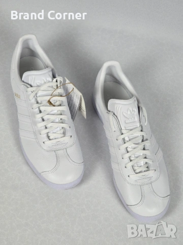 НОВИ Оригинални кожени кецове Adidas Gazelle - Сребристо-бели / РСТ 44, снимка 2 - Маратонки - 54280324