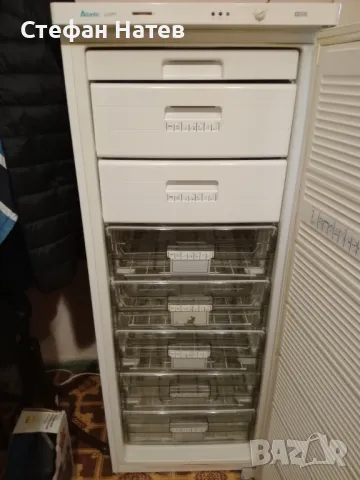 Продавам вертикален фризер 300 литра , снимка 4 - Фризери - 50351271