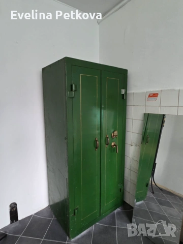 Масивен стар сейф/каса