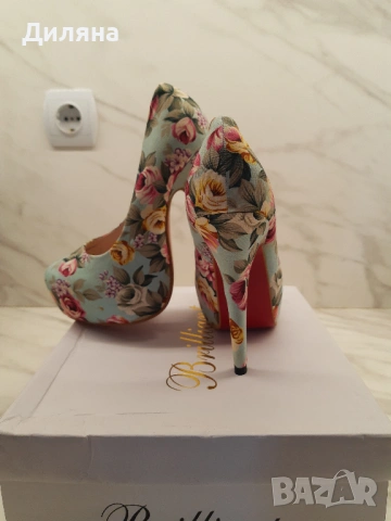Обувки на цветя, снимка 2 - Дамски обувки на ток - 54219386