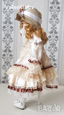Порцеланова кукла със стойка , снимка 3 - Кукли - 53442256