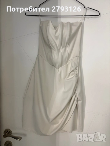 Бяла рокля BERSHKA 