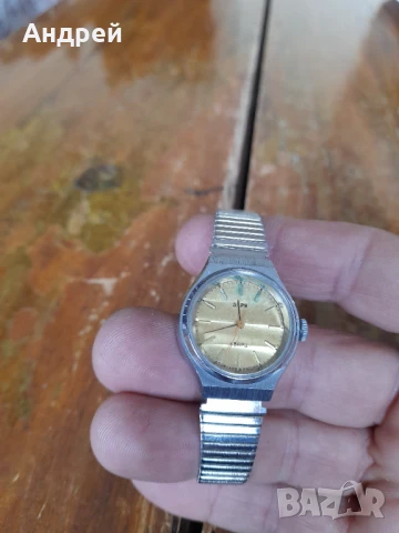 Стар дамски часовник Заря #7, снимка 2 - Антикварни и старинни предмети - 50475189