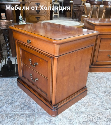 италиански нощни шкафчета, снимка 3 - Шкафове - 52525140