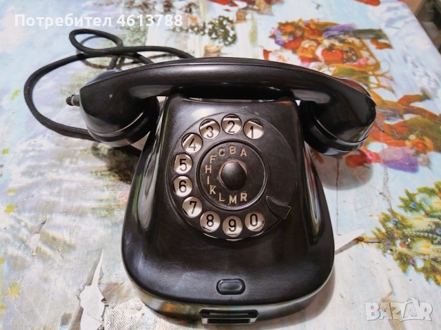 Ретро бакелитен телефон