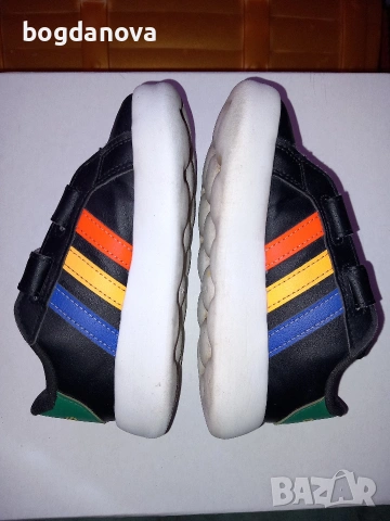 Детски оригинални маратонки Adidas, снимка 2 - Детски маратонки - 54047837