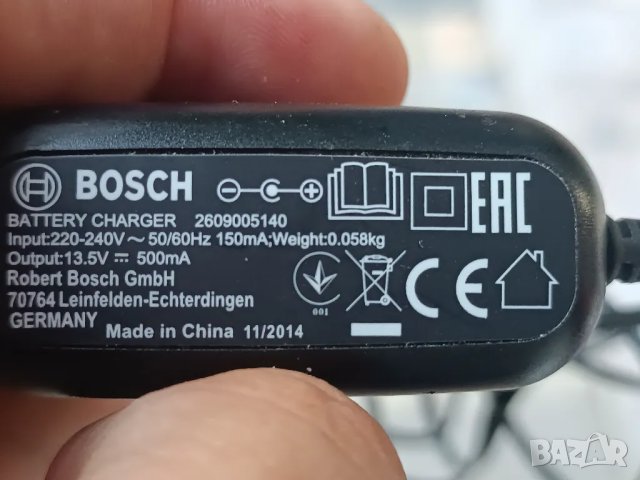 Зарядно за винтоверт и трион Bosch, снимка 2 - Винтоверти - 46879591