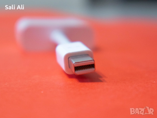 Mini DisplayPort (Thunderbolt) към VGA адаптер Apple A1307, снимка 3 - Кабели и адаптери - 51796225