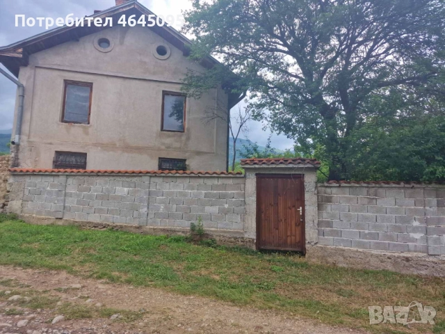 Двуетажна къща с двор и гледка към Балкана – село Тъжа