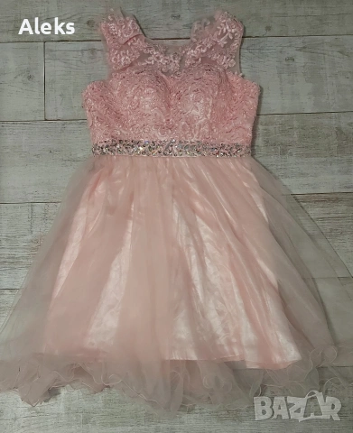 Чисто нова розова рокля с тюл 