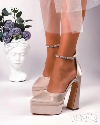 Сандали на ток - бежов сатен 