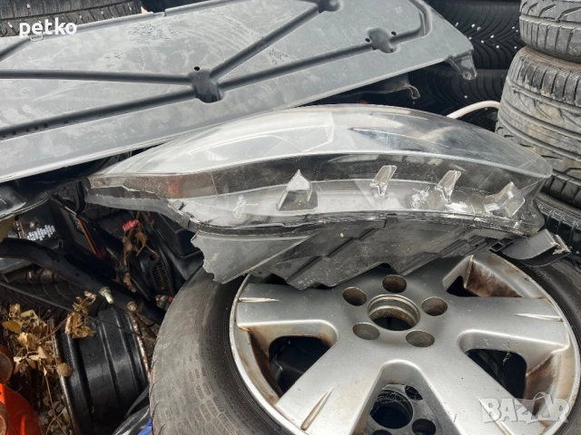 Продавам десен фар за Рено Каптиев 2017, снимка 2 - Аксесоари и консумативи - 52856139