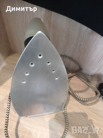 Руска ютия с функция пара 1000W, снимка 3 - Ютии - 52483109