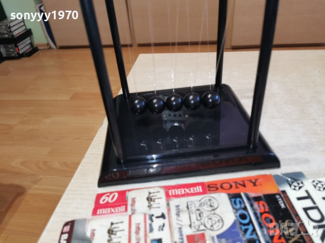 Люлката на Нютон-BLACK 18Х18Х15СМ 1501261032, снимка 8 - Колекции - 53105981