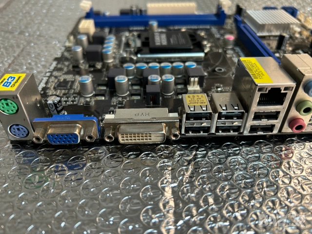 Дънна платка ASRock H61M-GS, снимка 5 - Дънни платки - 53042252