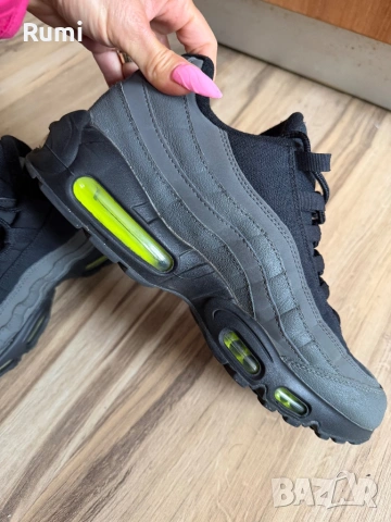 Оригинални  мъжки маратонки Nike Air Max 95 Iron Grey Volt ! 45 н, снимка 5 - Маратонки - 35934987