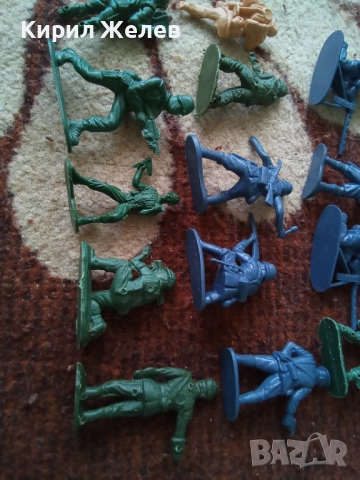Войници пластмасови 12 броя 25258, снимка 6 - Колекции - 52107078