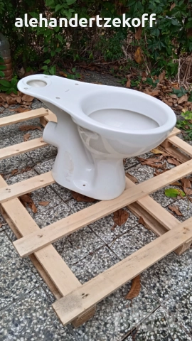 Градинска тоалетна чиния